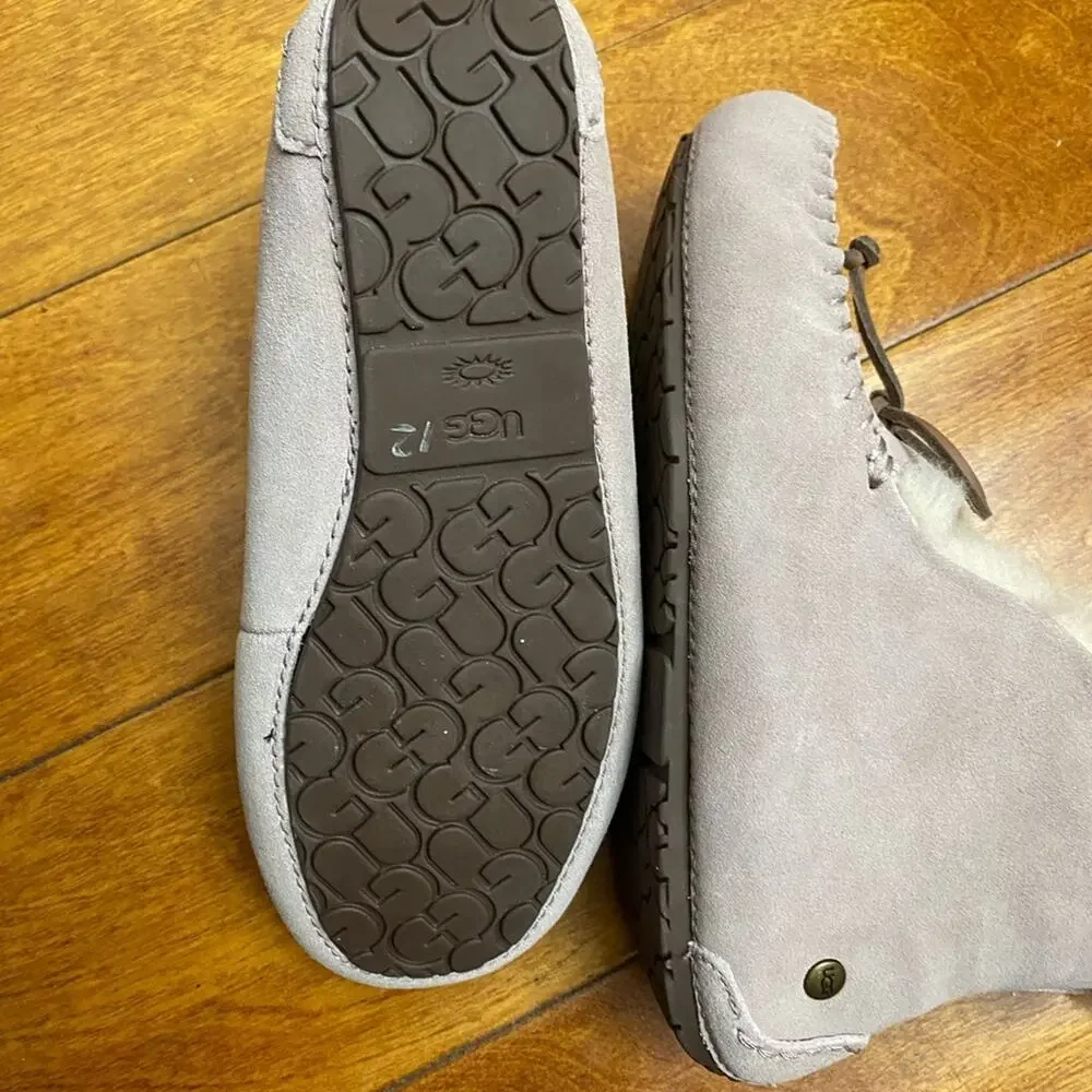 Light pink Ugg slippers in size 3